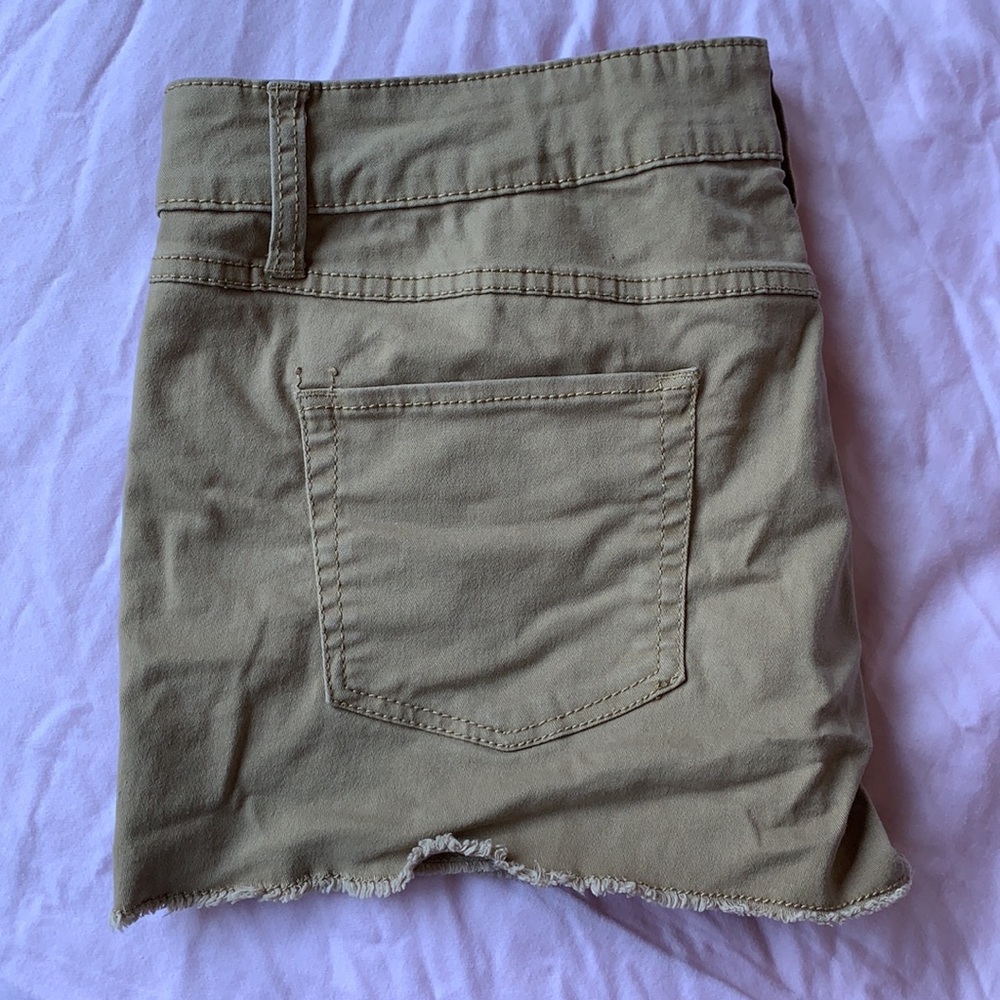 Juniors - No Boundaries Khaki Shorts - Picture 5 of 5